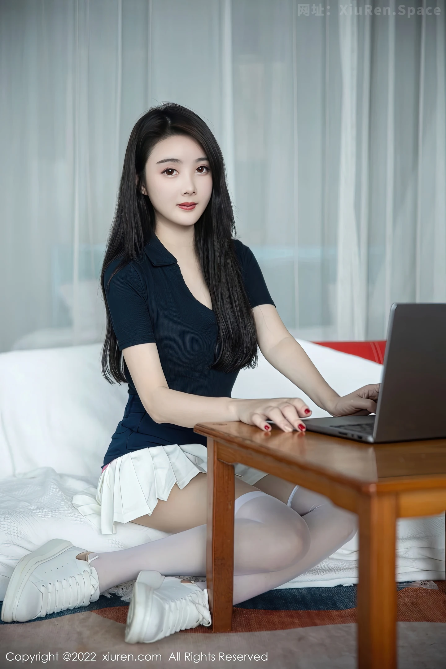 图片[5]-[XiuRen秀人网] VOL.5870 模特Summer宝宝深色上衣配白短裙露性感粉色蕾丝内衣诱惑写真54P-秀人网官方网站